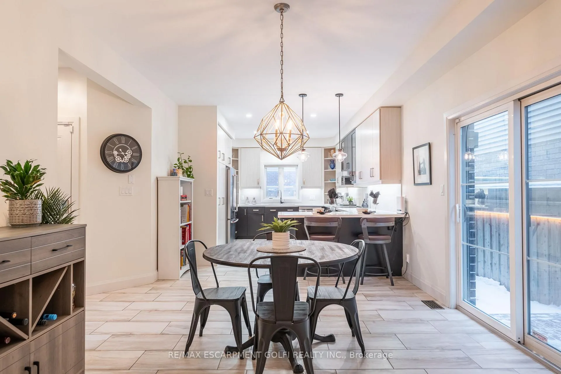 Photo 4 of 412 Annalee Drive, Hamilton, Ancaster — HOMEH
