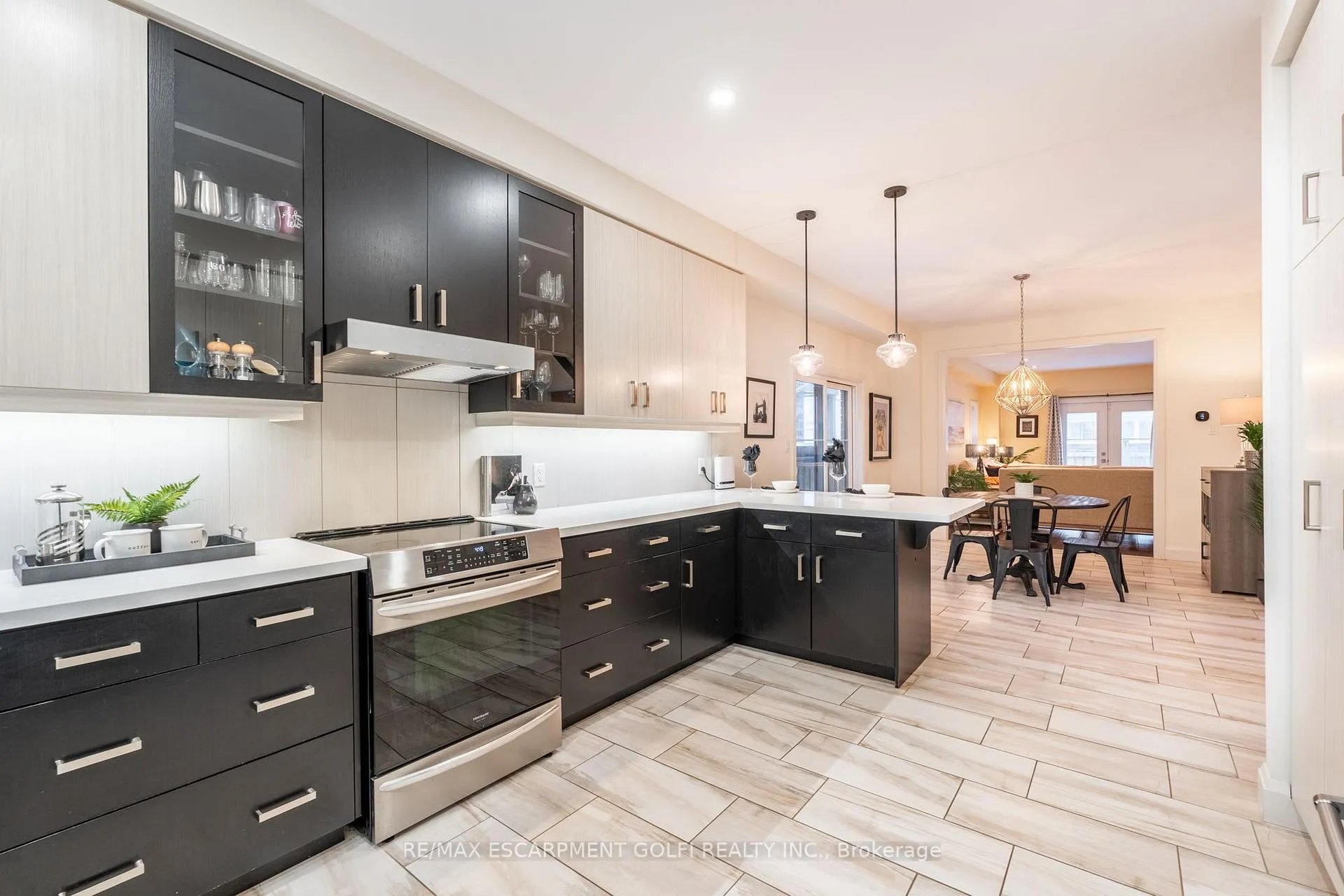Photo 5 of 412 Annalee Drive, Hamilton, Ancaster — HOMEH