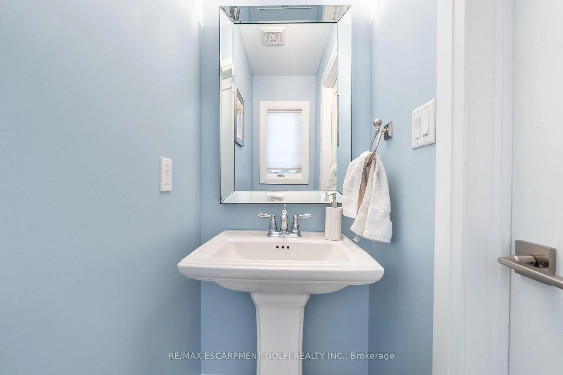 Photo 12 of 412 Annalee Drive, Hamilton, Ancaster — HOMEH