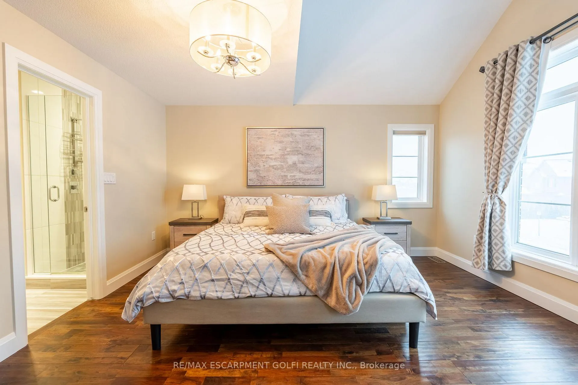 Photo 16 of 412 Annalee Drive, Hamilton, Ancaster — HOMEH