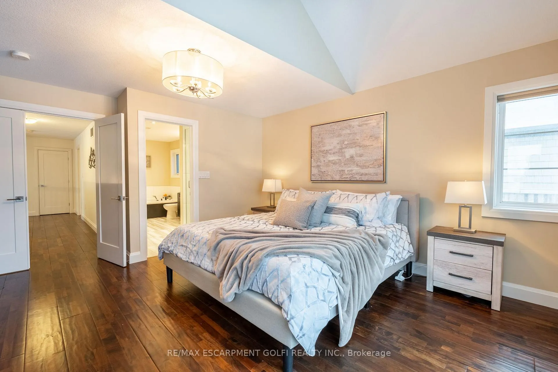 Photo 17 of 412 Annalee Drive, Hamilton, Ancaster — HOMEH