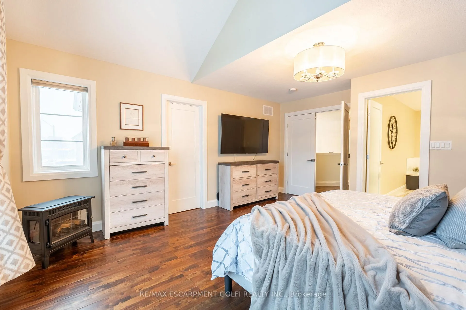 Photo 18 of 412 Annalee Drive, Hamilton, Ancaster — HOMEH