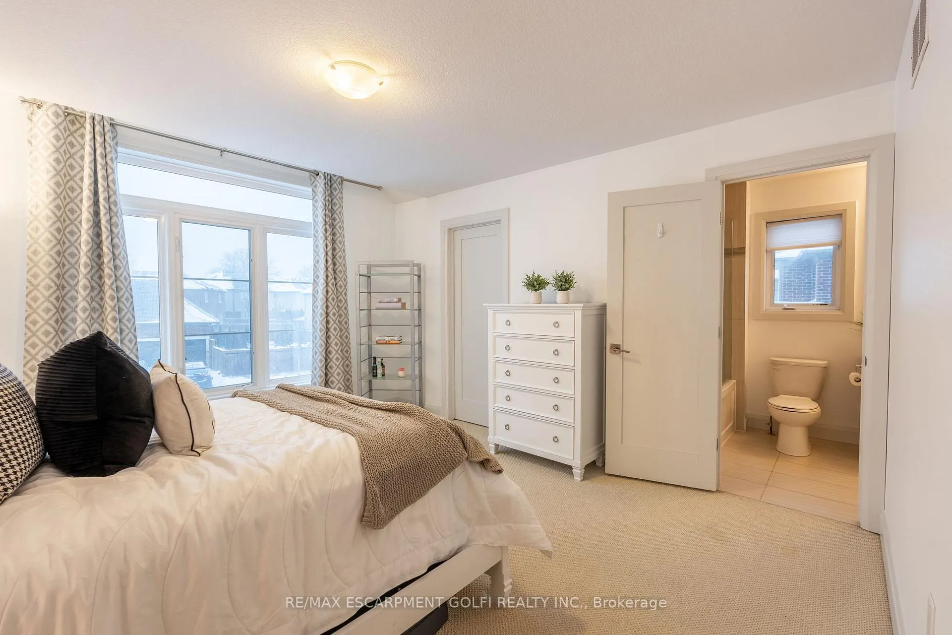 Photo 21 of 412 Annalee Drive, Hamilton, Ancaster — HOMEH