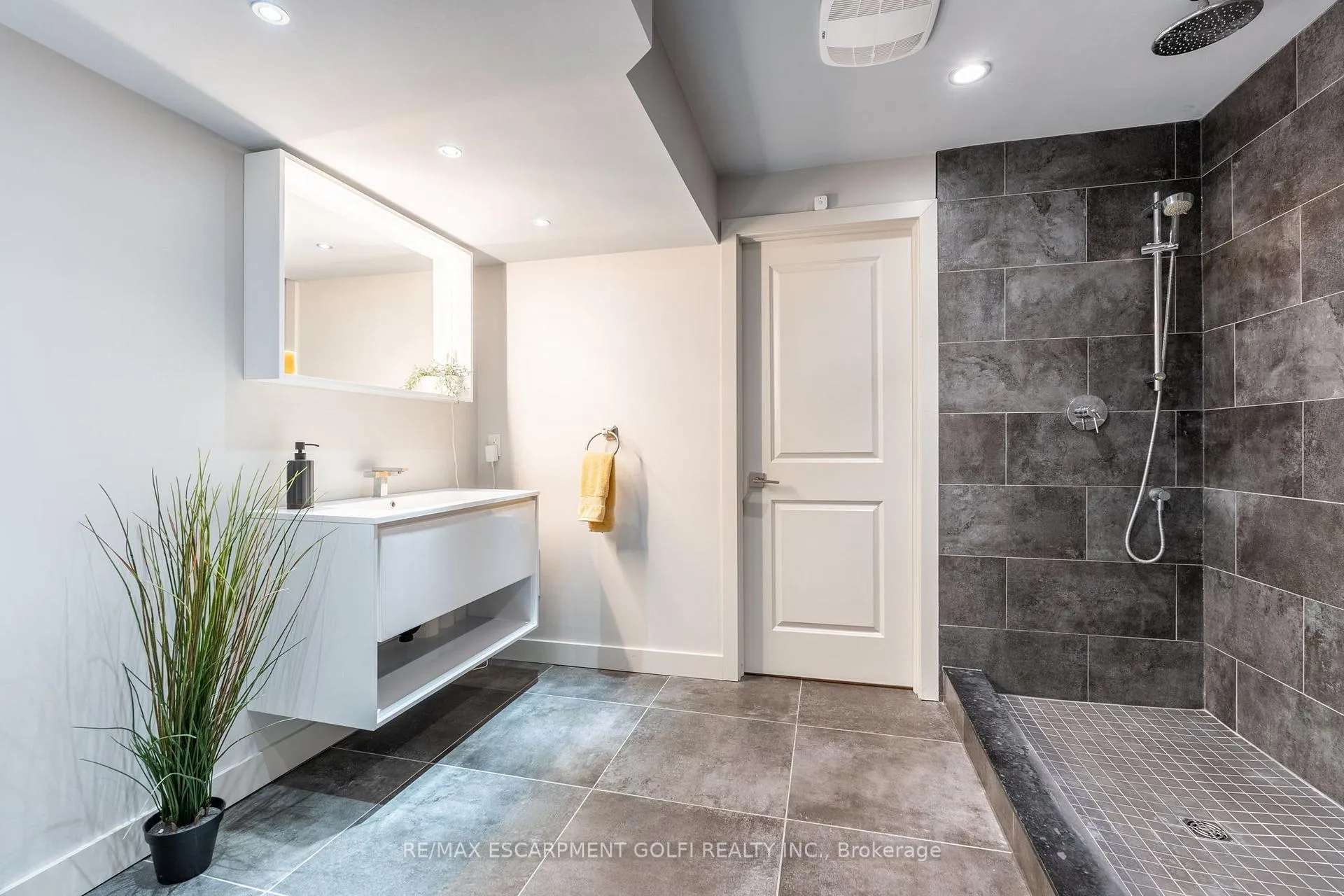 Photo 34 of 412 Annalee Drive, Hamilton, Ancaster — HOMEH