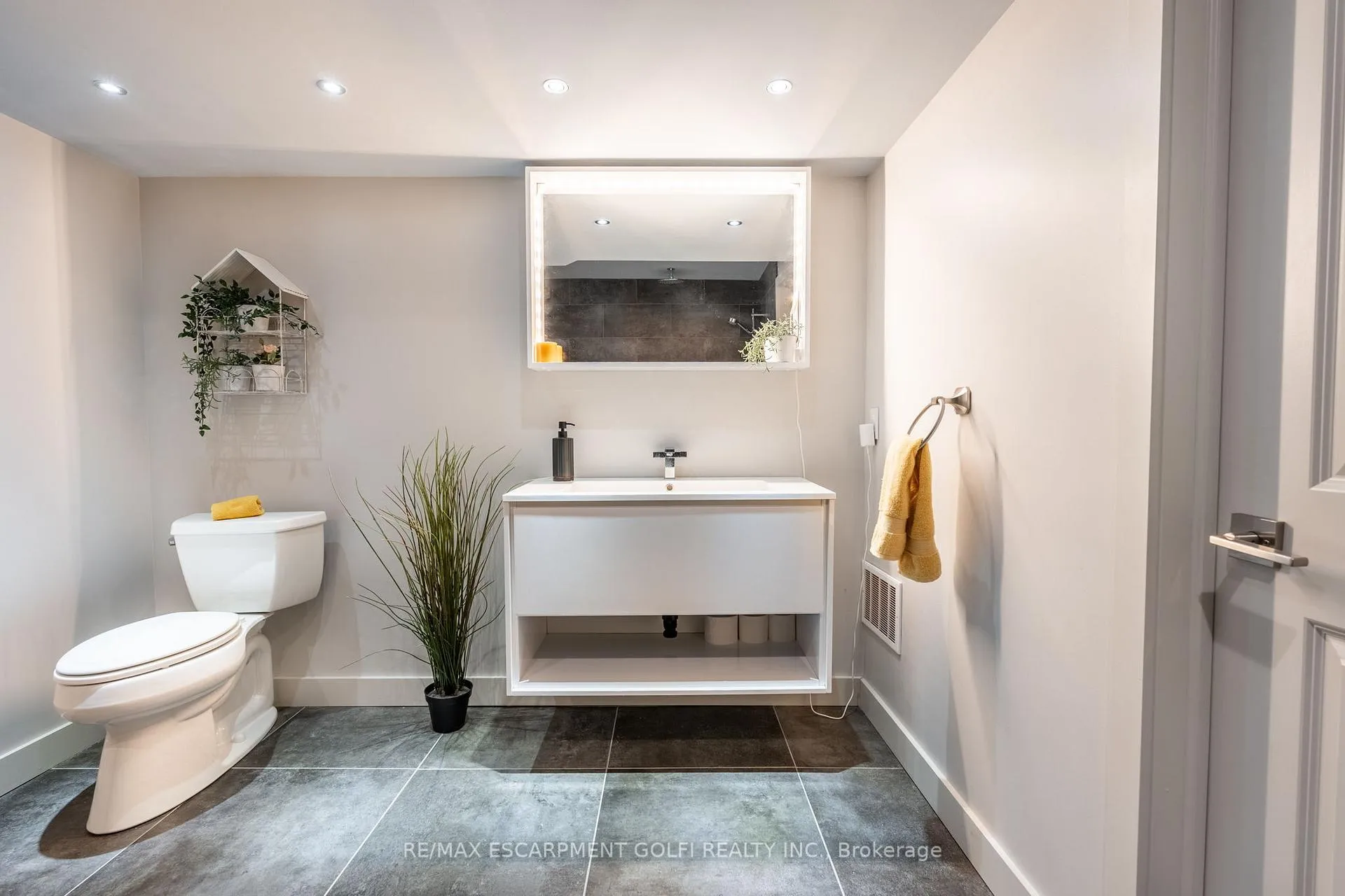 Photo 35 of 412 Annalee Drive, Hamilton, Ancaster — HOMEH