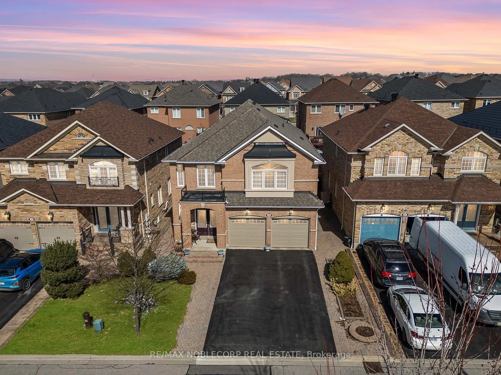 Photo 2 of 36 Venice Gate Drive, Vaughan, Vellore Village — HOMEH