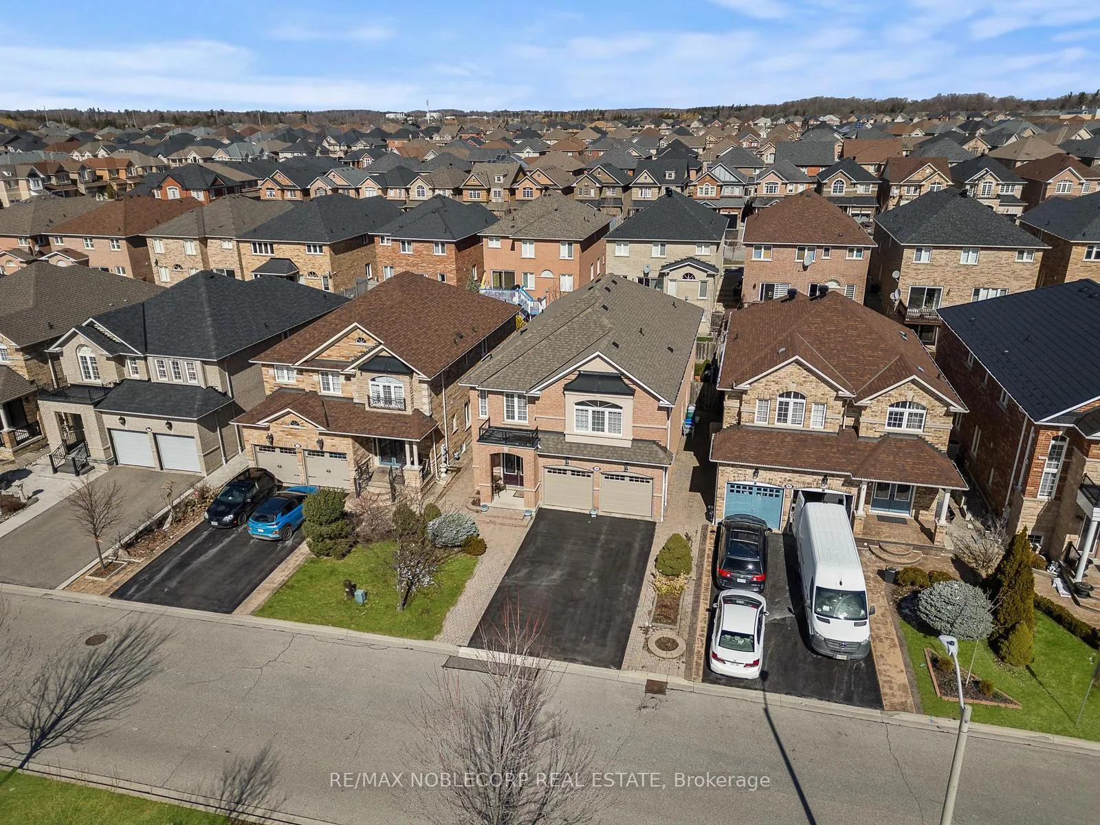 Photo 3 of 36 Venice Gate Drive, Vaughan, Vellore Village — HOMEH