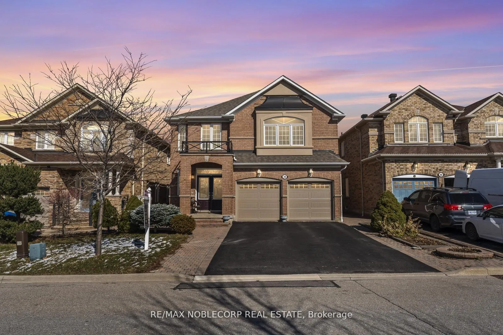 Photo 4 of 36 Venice Gate Drive, Vaughan, Vellore Village — HOMEH