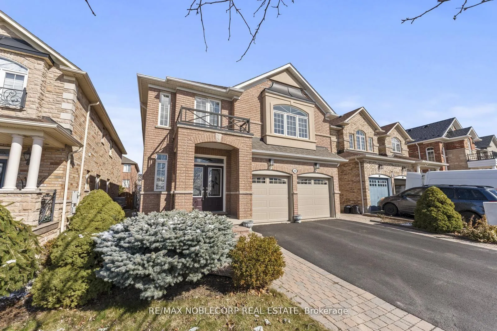 Photo 5 of 36 Venice Gate Drive, Vaughan, Vellore Village — HOMEH