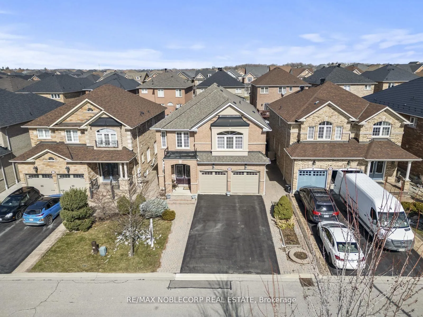 Photo 6 of 36 Venice Gate Drive, Vaughan, Vellore Village — HOMEH