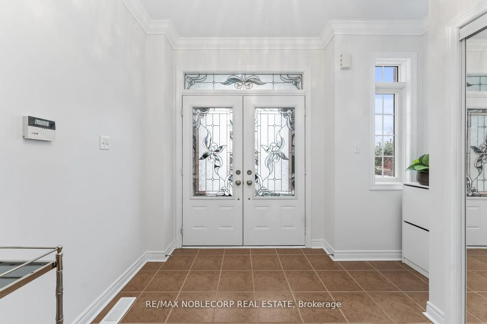 Photo 7 of 36 Venice Gate Drive, Vaughan, Vellore Village — HOMEH