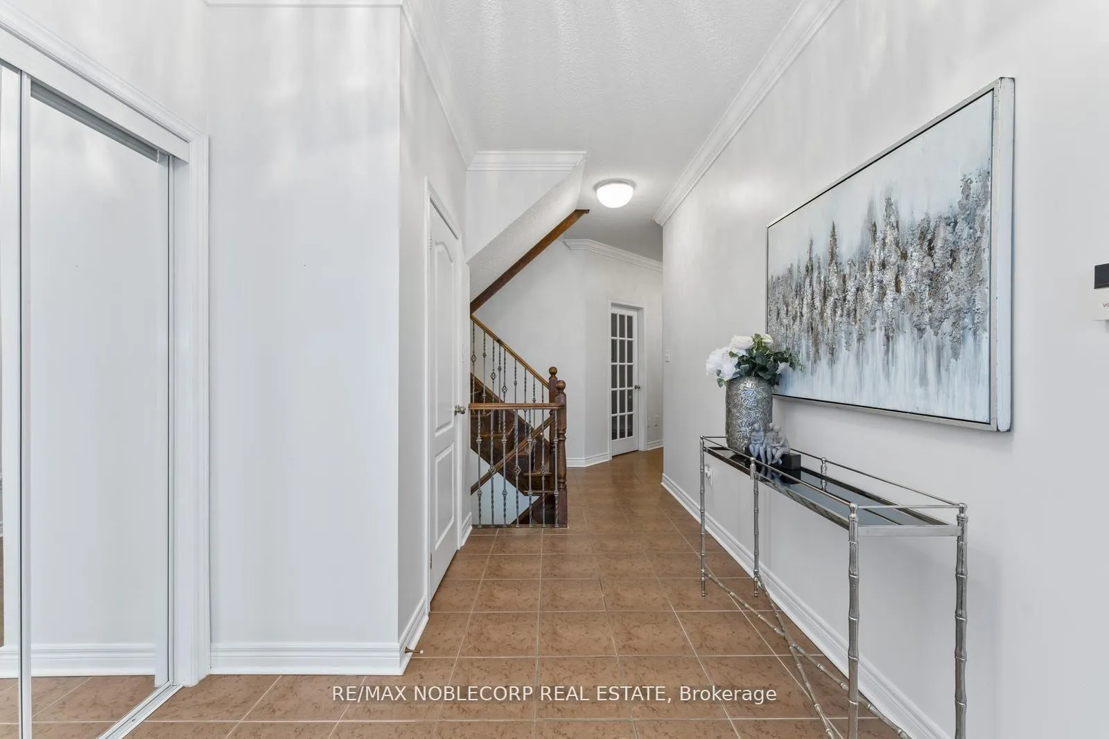 Photo 8 of 36 Venice Gate Drive, Vaughan, Vellore Village — HOMEH