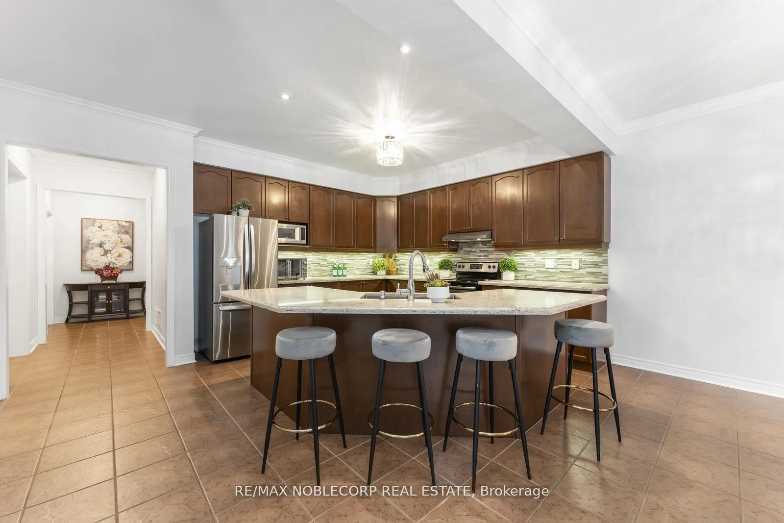 Photo 16 of 36 Venice Gate Drive, Vaughan, Vellore Village — HOMEH