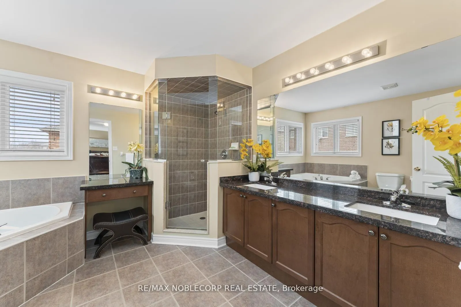 Photo 21 of 36 Venice Gate Drive, Vaughan, Vellore Village — HOMEH