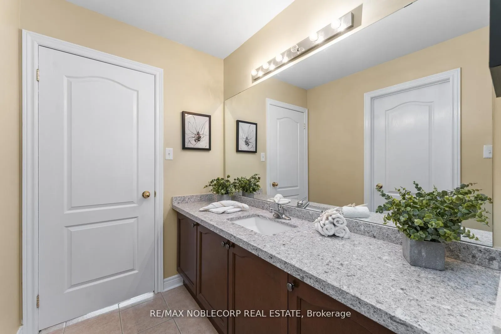 Photo 24 of 36 Venice Gate Drive, Vaughan, Vellore Village — HOMEH