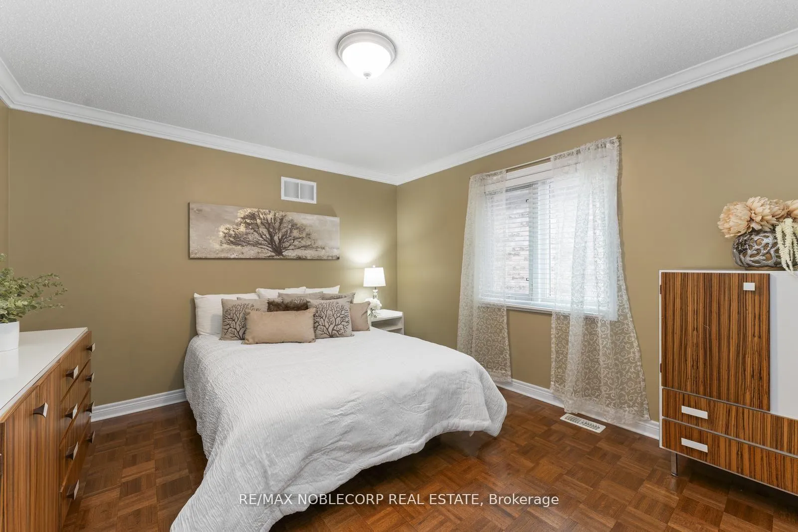 Photo 25 of 36 Venice Gate Drive, Vaughan, Vellore Village — HOMEH