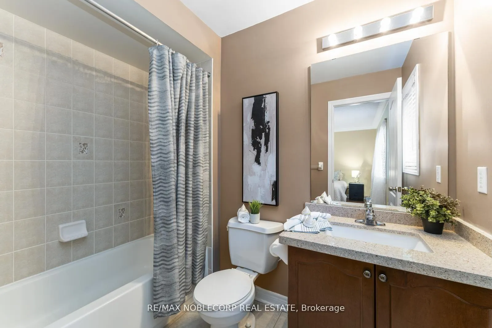 Photo 27 of 36 Venice Gate Drive, Vaughan, Vellore Village — HOMEH