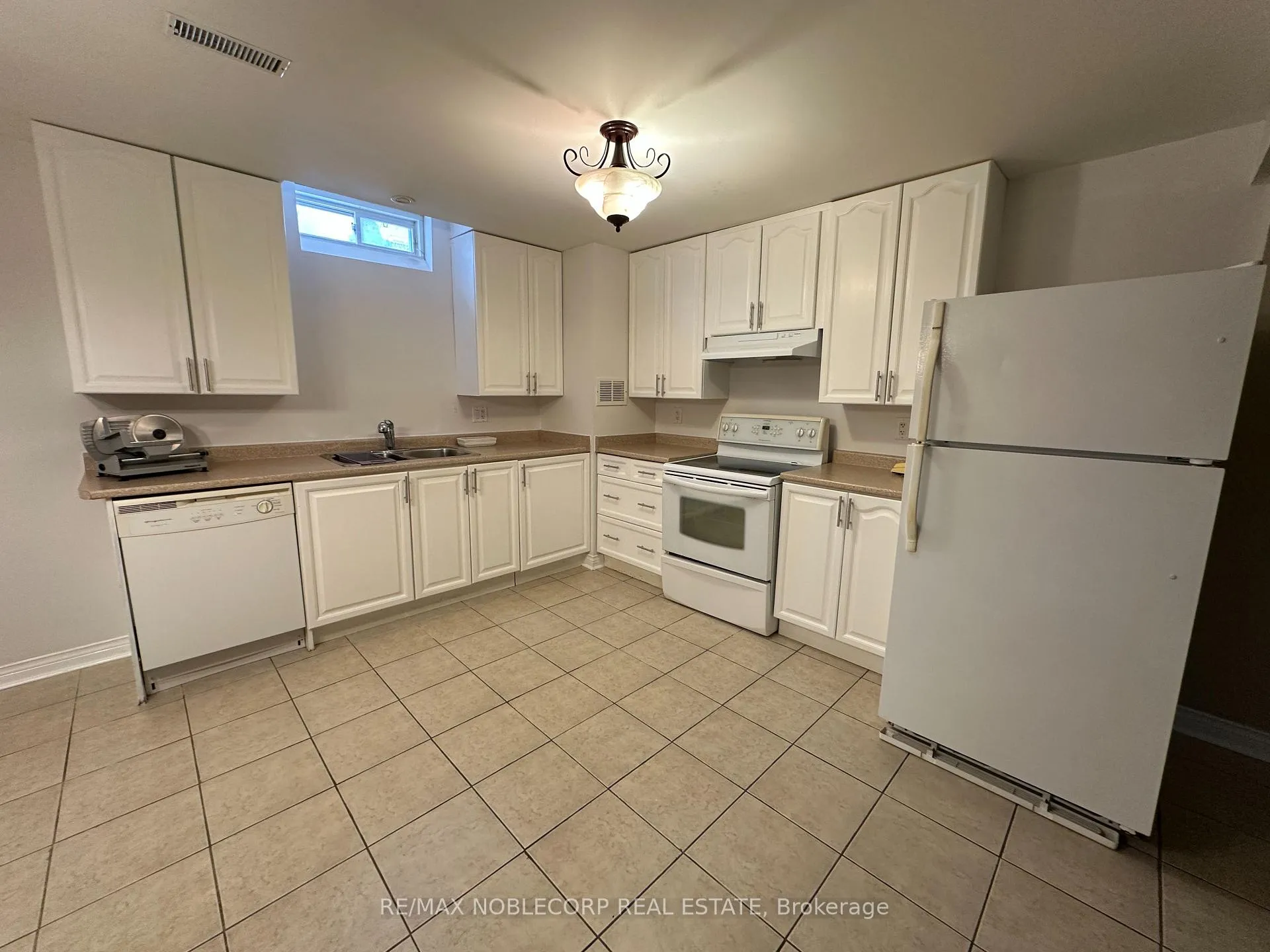 Photo 29 of 36 Venice Gate Drive, Vaughan, Vellore Village — HOMEH