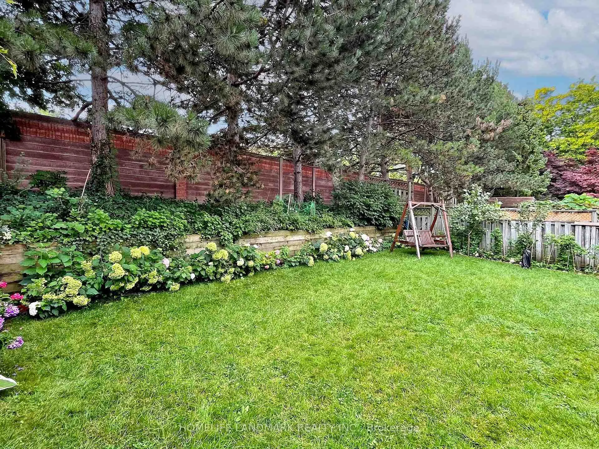 Photo 28 of 64 Bradgate Drive, Markham, Thornlea — HOMEH