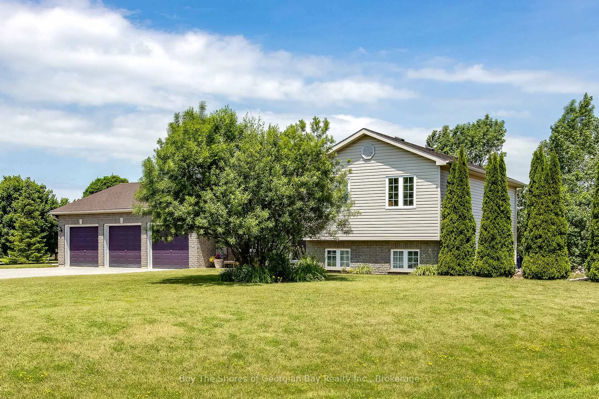 Photo 3 of 24 Marl Creek Drive, Springwater, Phelpston — HOMEH