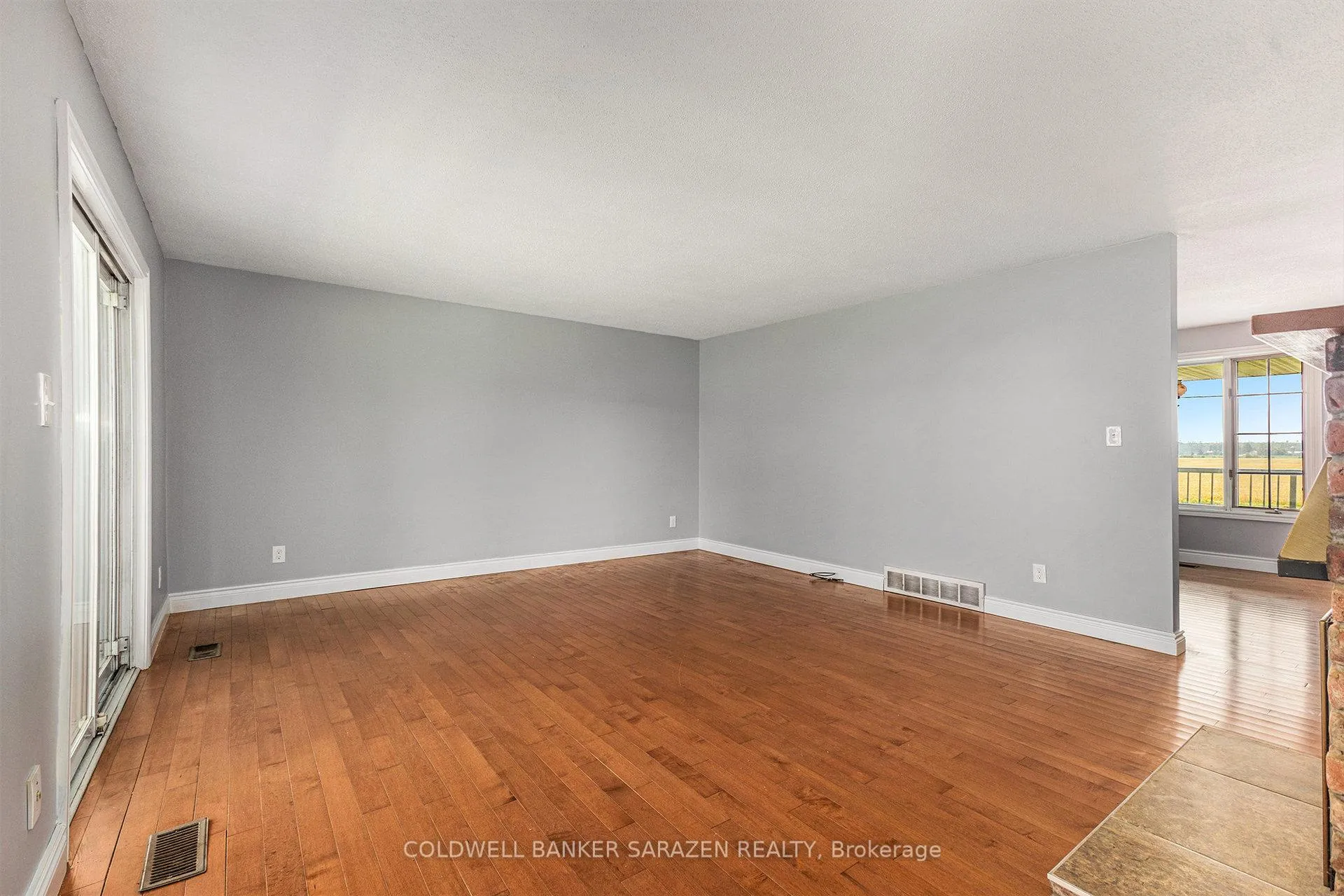 Photo 12 of 402 Scheel Drive, McNab/Braeside, Mcnab/Braeside Twps — HOMEH