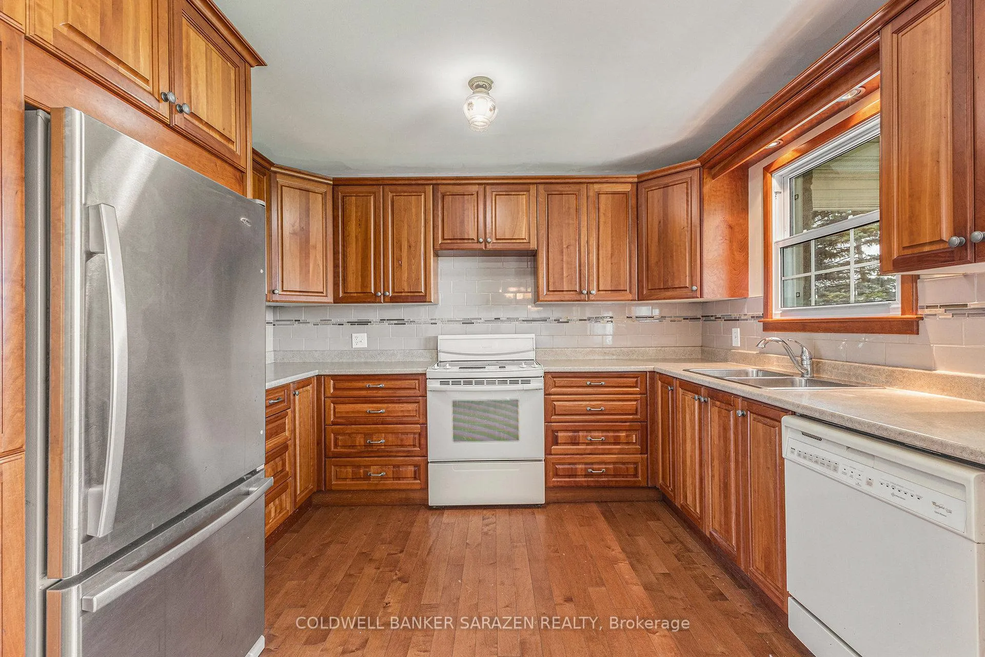 Photo 16 of 402 Scheel Drive, McNab/Braeside, Mcnab/Braeside Twps — HOMEH