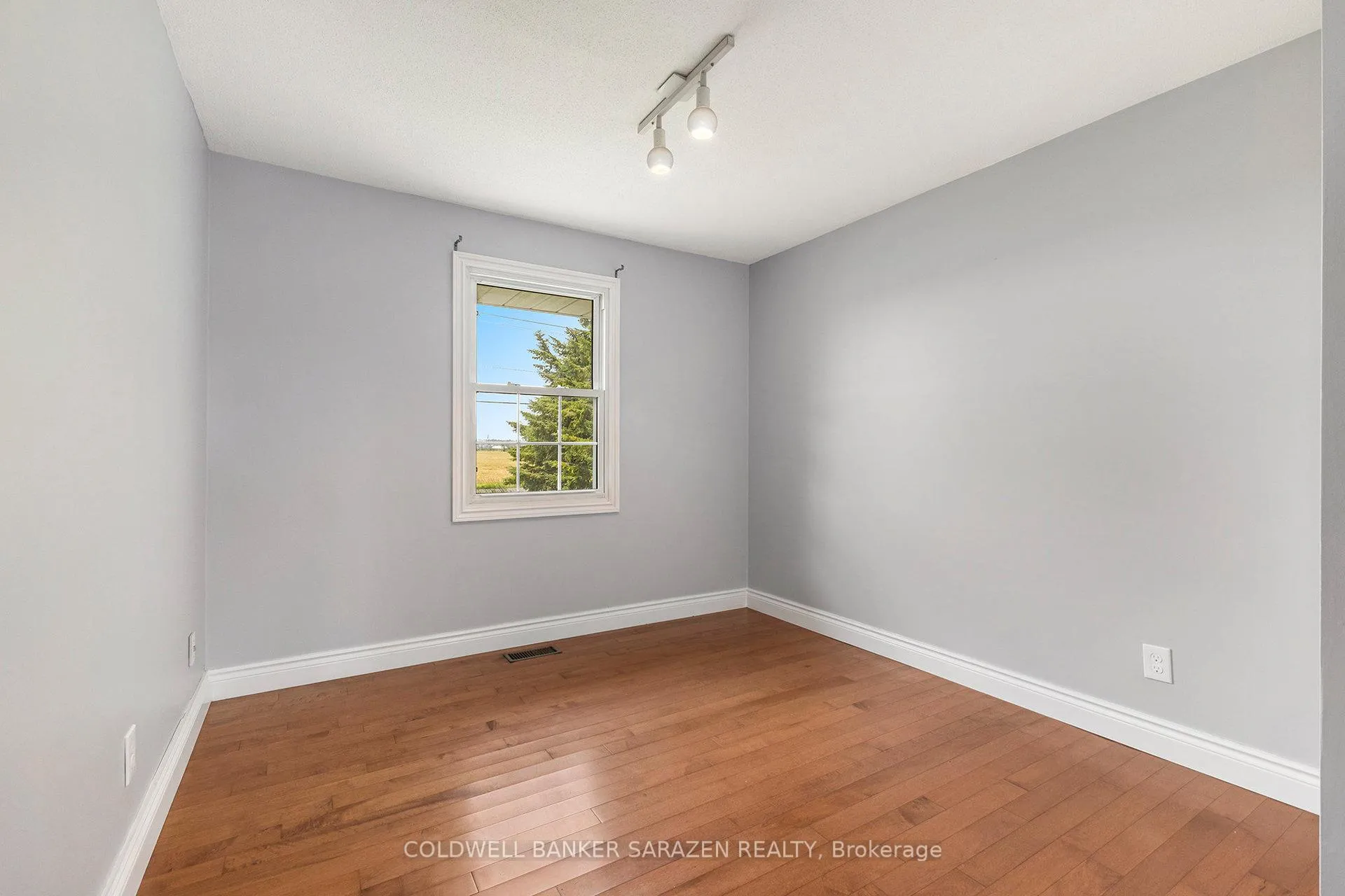 Photo 19 of 402 Scheel Drive, McNab/Braeside, Mcnab/Braeside Twps — HOMEH