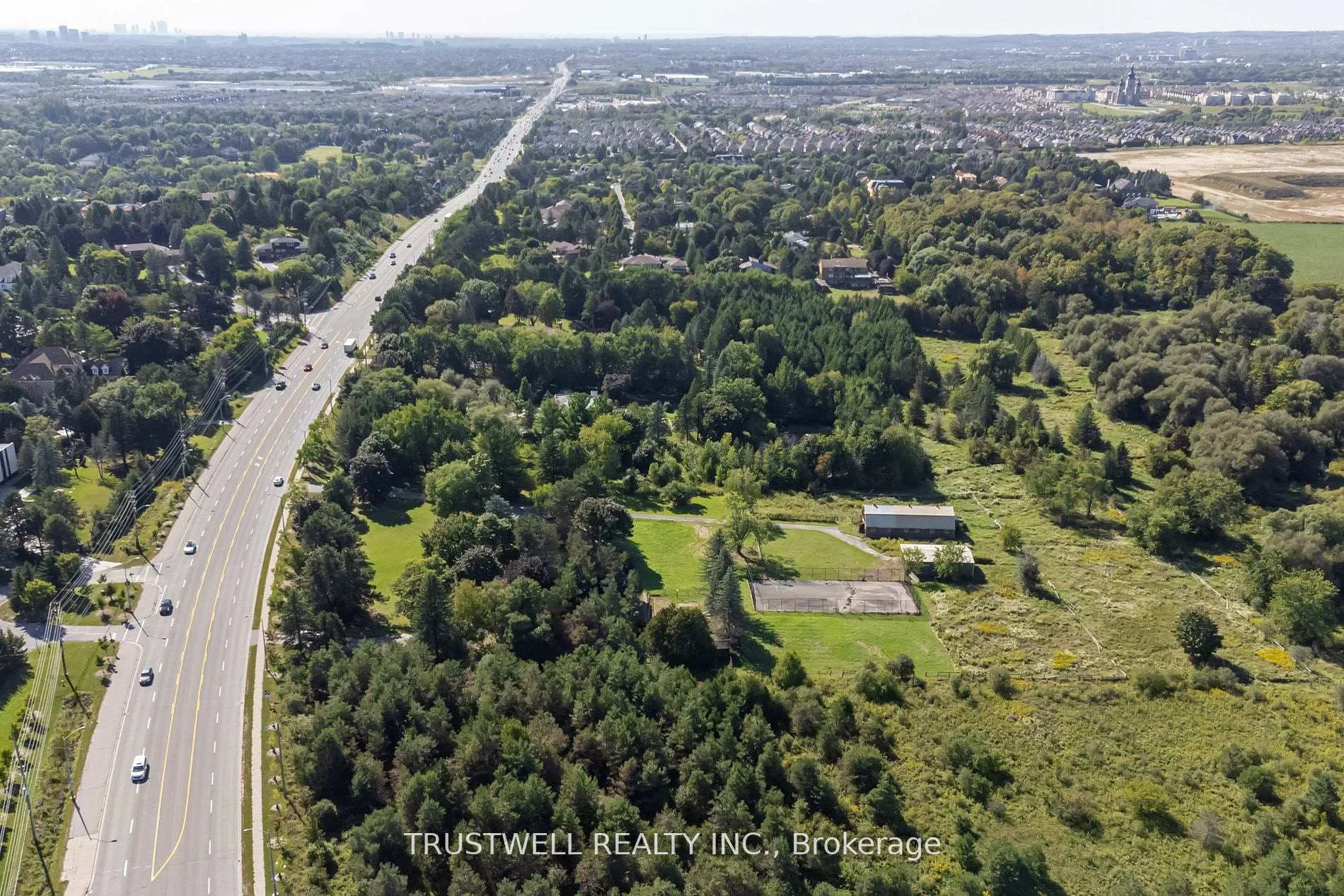 Photo 3 of 3590 Major Mackenzie Drive E, Markham, Victoria Manor-Jennings Gate — HOMEH