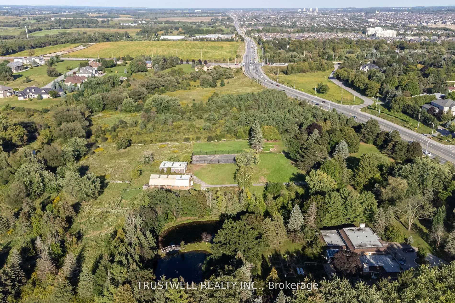 Photo 4 of 3590 Major Mackenzie Drive E, Markham, Victoria Manor-Jennings Gate — HOMEH