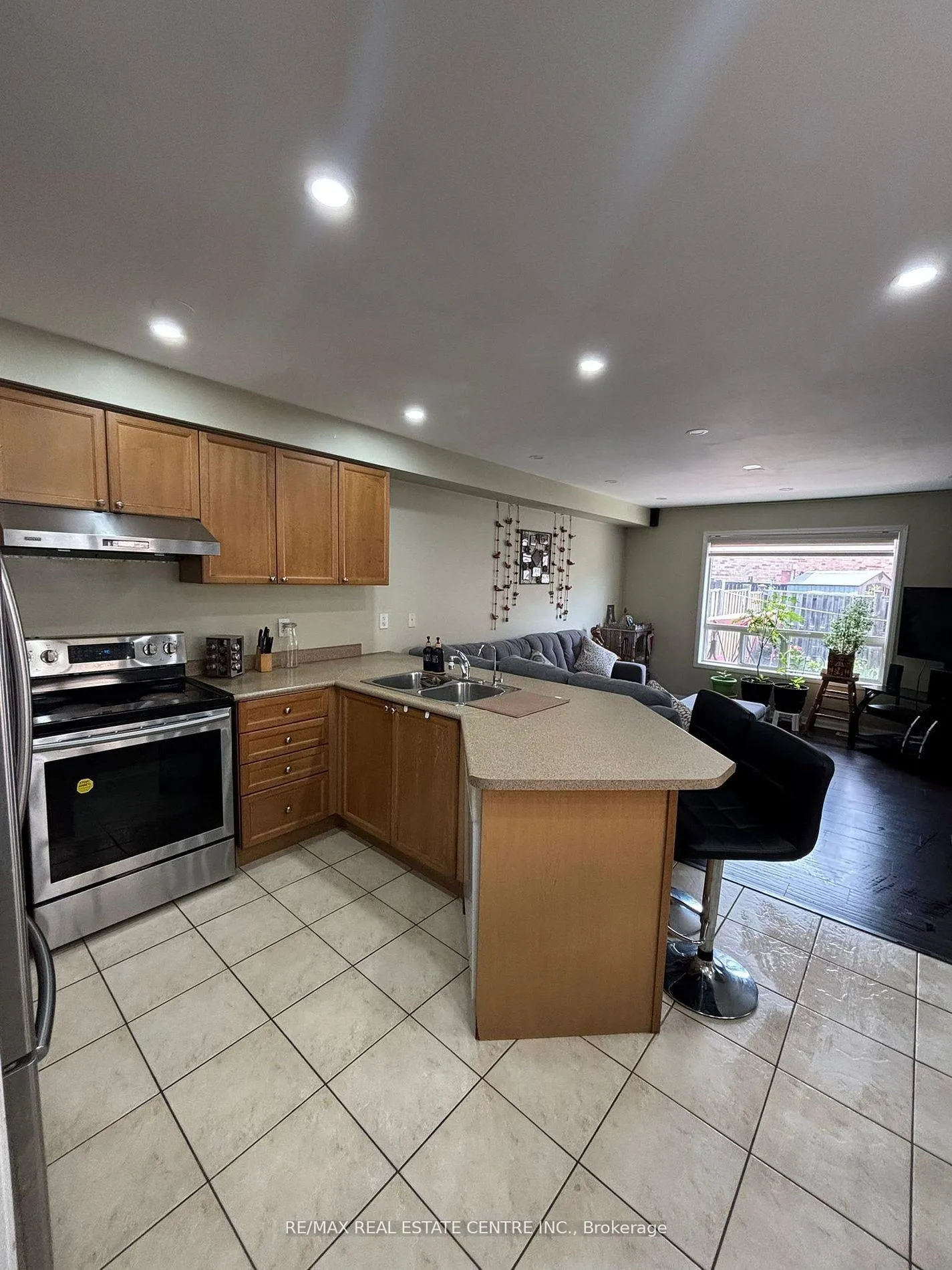 Photo 6 of 30 Parisian Road, Brampton, Vales of Castlemore — HOMEH