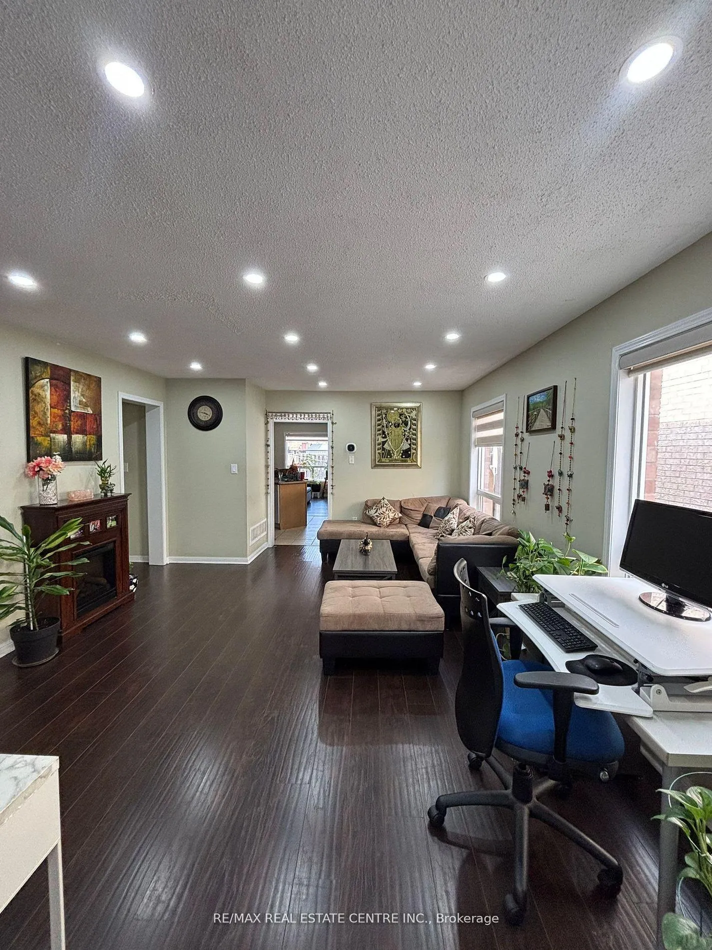 Photo 9 of 30 Parisian Road, Brampton, Vales of Castlemore — HOMEH