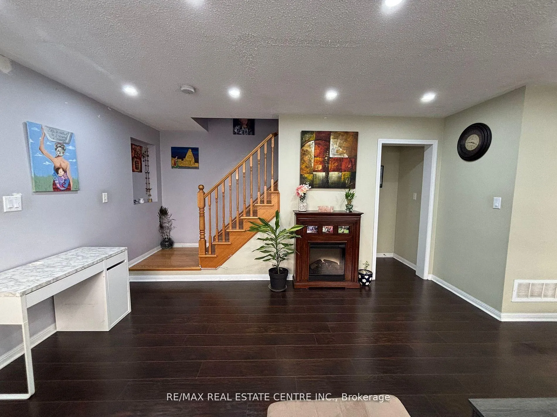 Photo 10 of 30 Parisian Road, Brampton, Vales of Castlemore — HOMEH