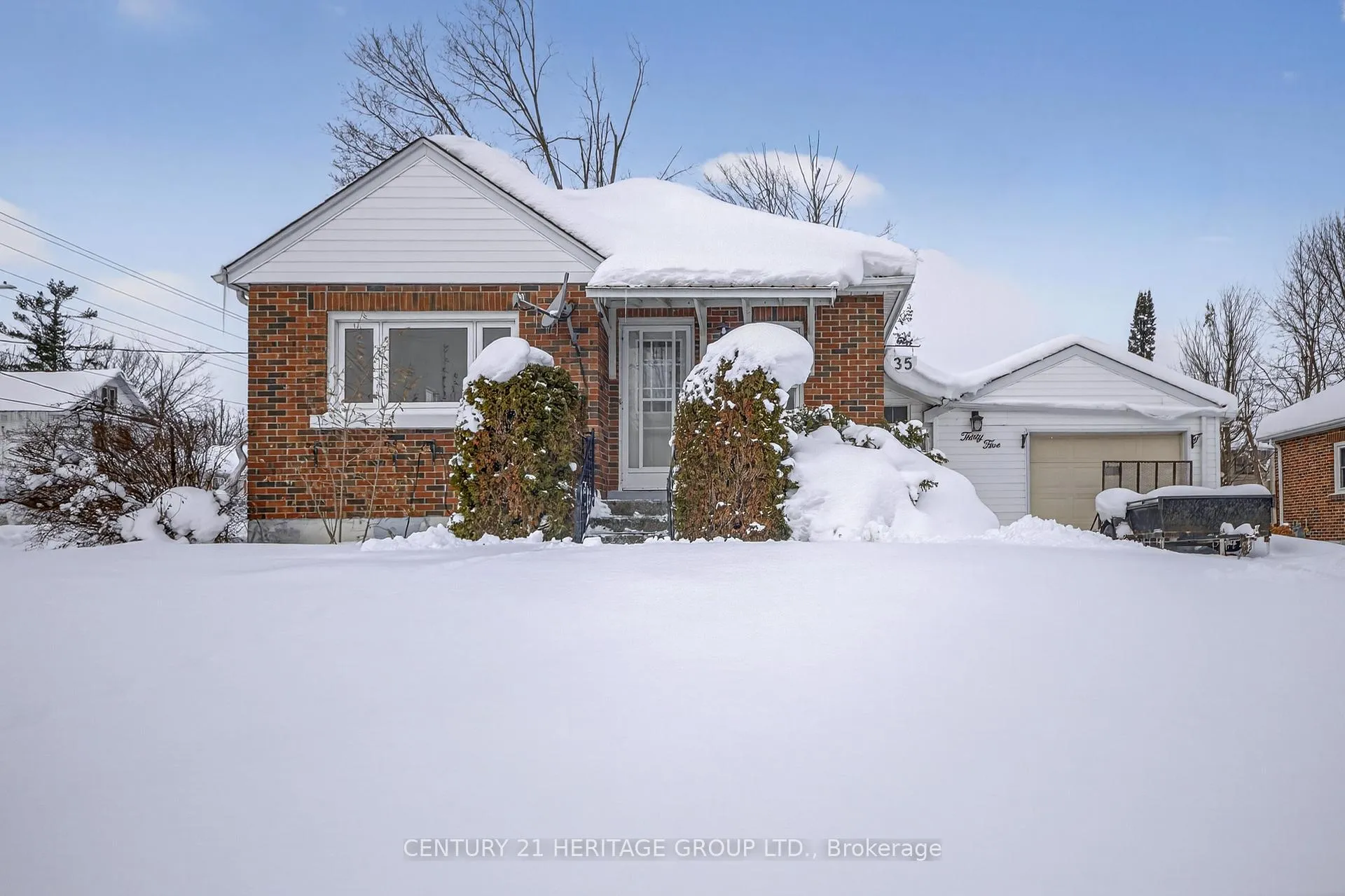 Photo 2 of 35 Argyle Avenue, Orillia — HOMEH