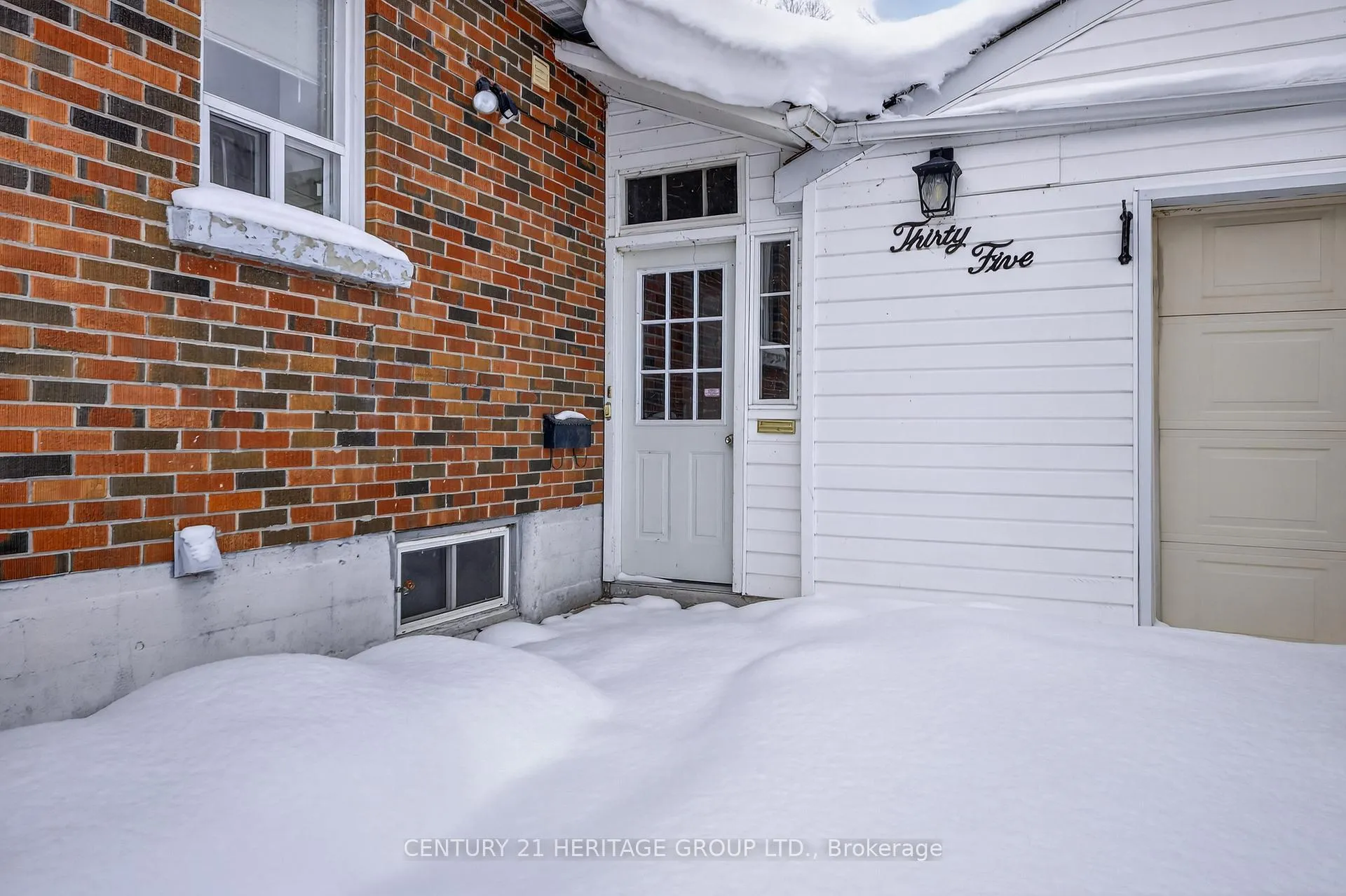 Photo 3 of 35 Argyle Avenue, Orillia — HOMEH
