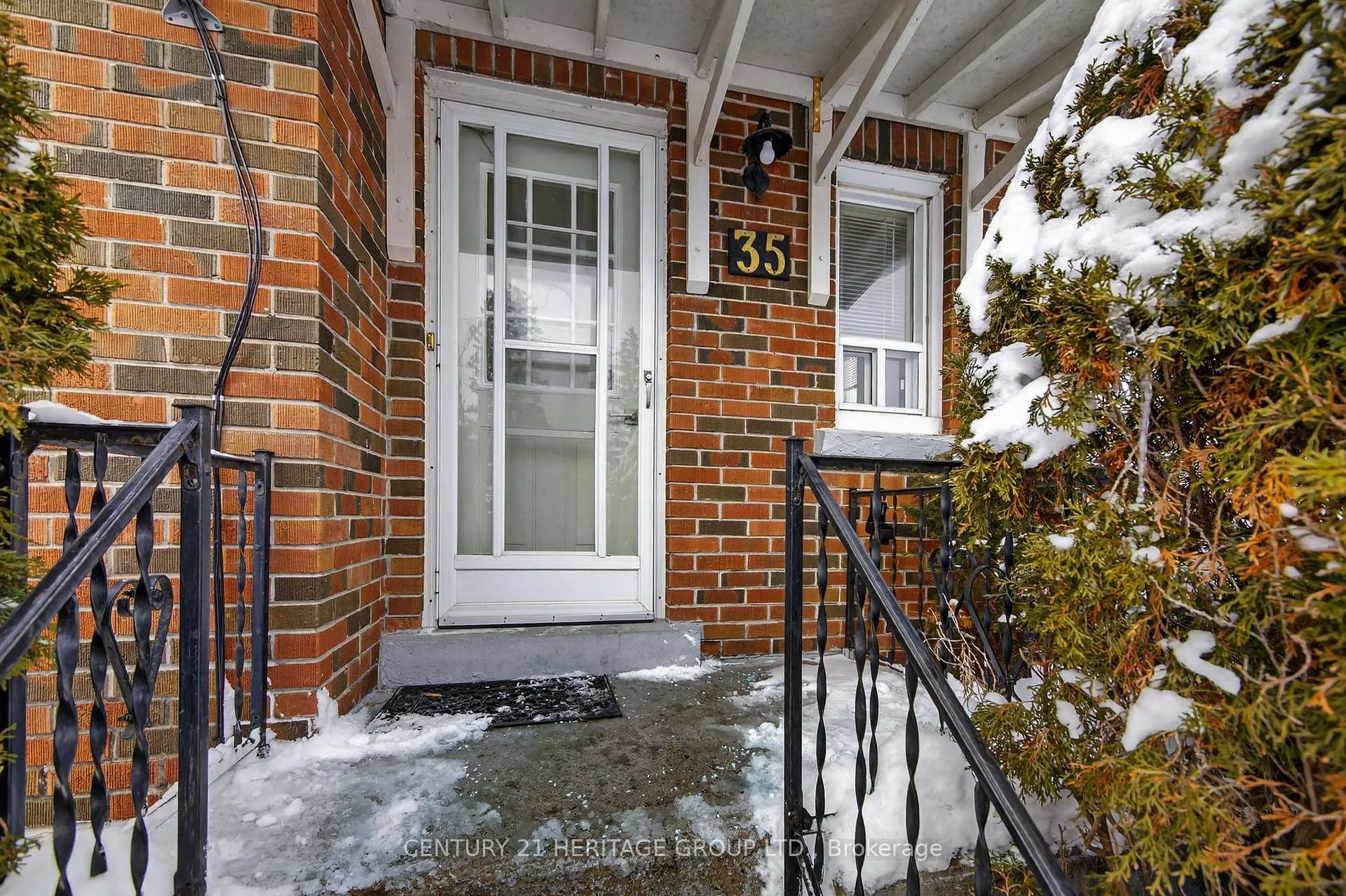 Photo 4 of 35 Argyle Avenue, Orillia — HOMEH