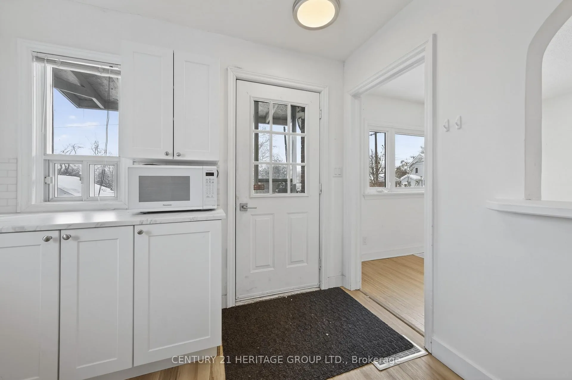 Photo 5 of 35 Argyle Avenue, Orillia — HOMEH