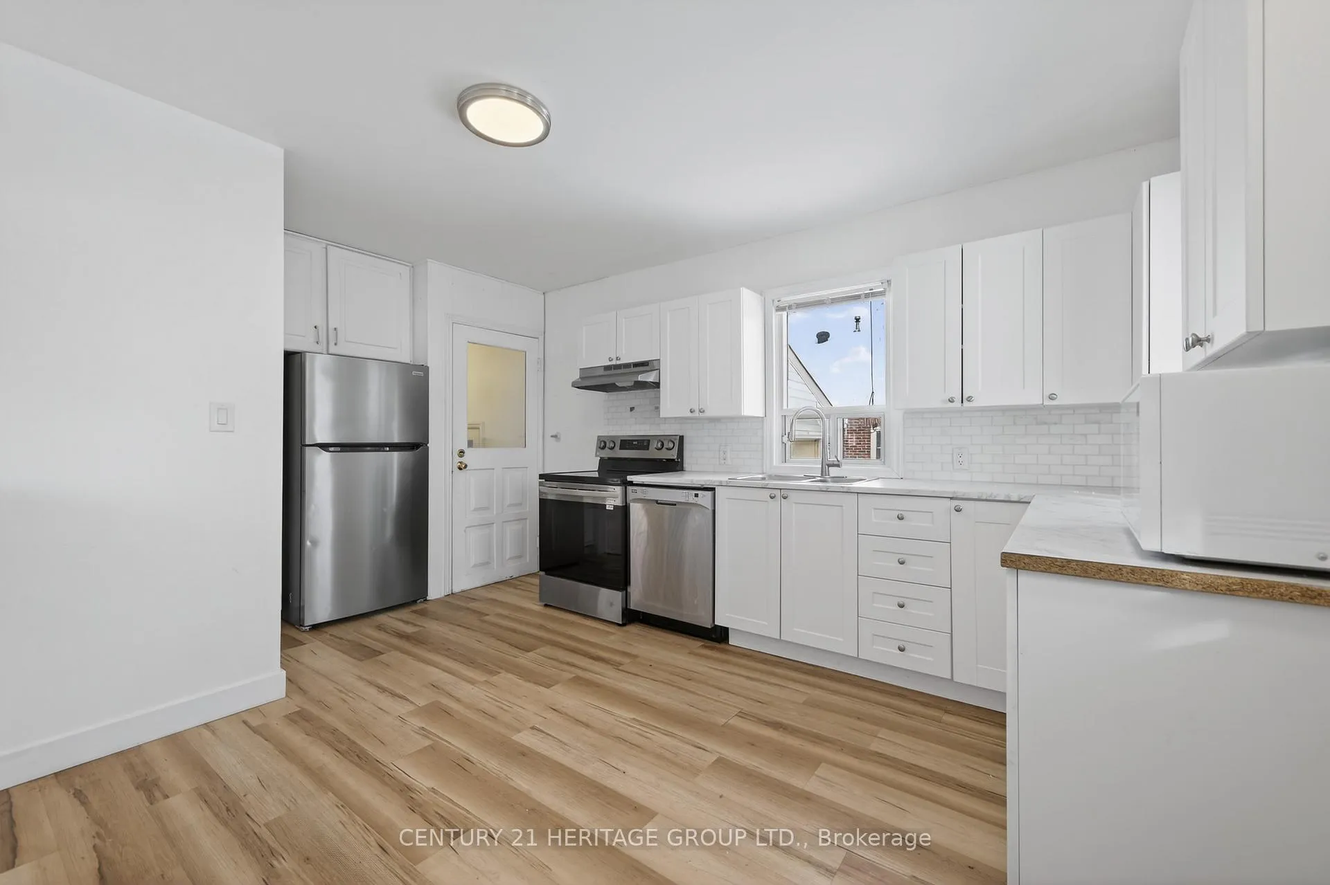 Photo 6 of 35 Argyle Avenue, Orillia — HOMEH