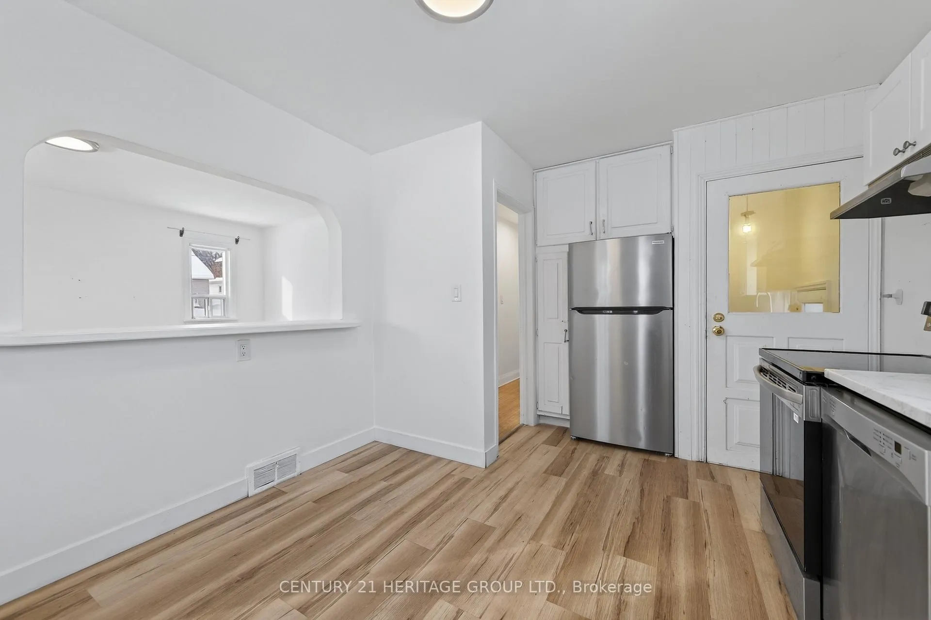 Photo 10 of 35 Argyle Avenue, Orillia — HOMEH