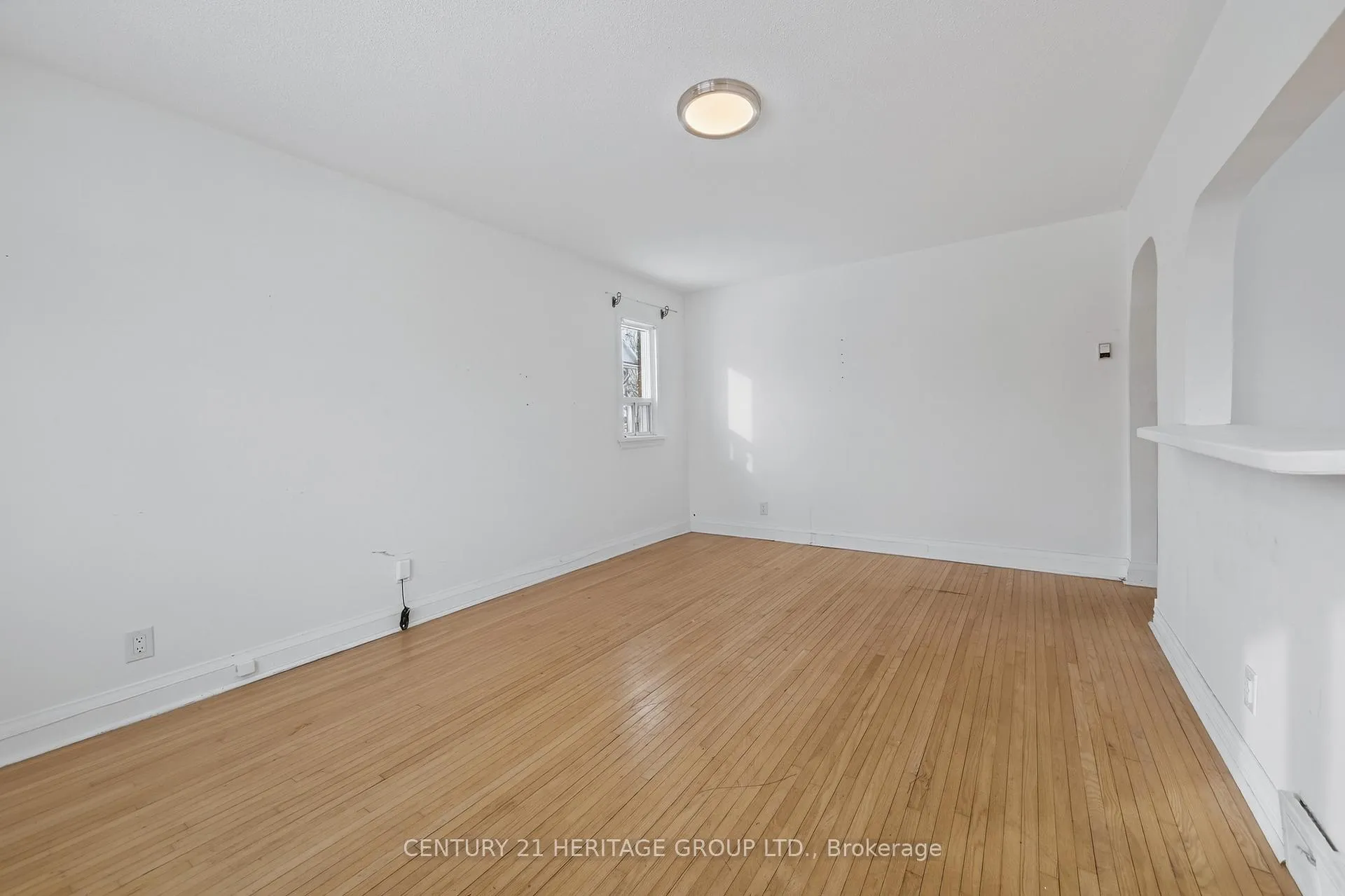 Photo 11 of 35 Argyle Avenue, Orillia — HOMEH