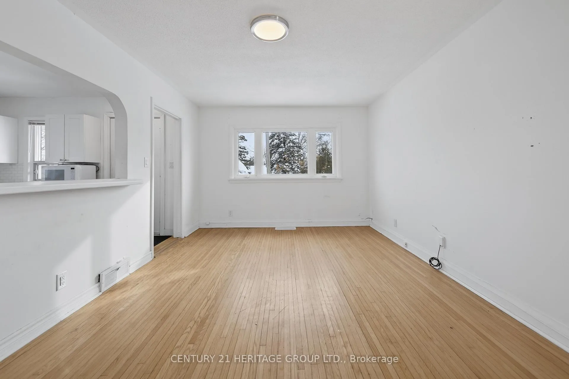 Photo 12 of 35 Argyle Avenue, Orillia — HOMEH