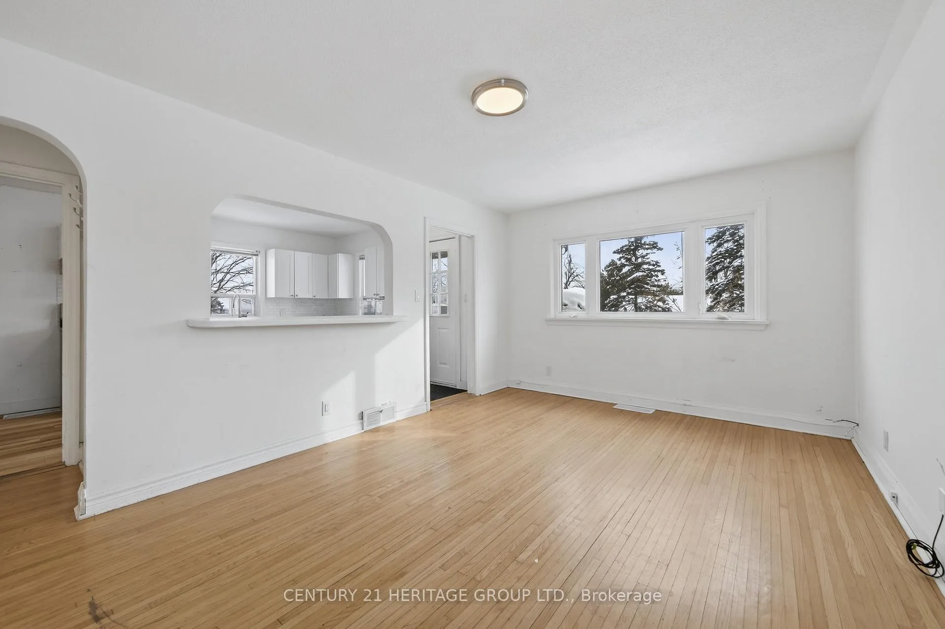 Photo 13 of 35 Argyle Avenue, Orillia — HOMEH