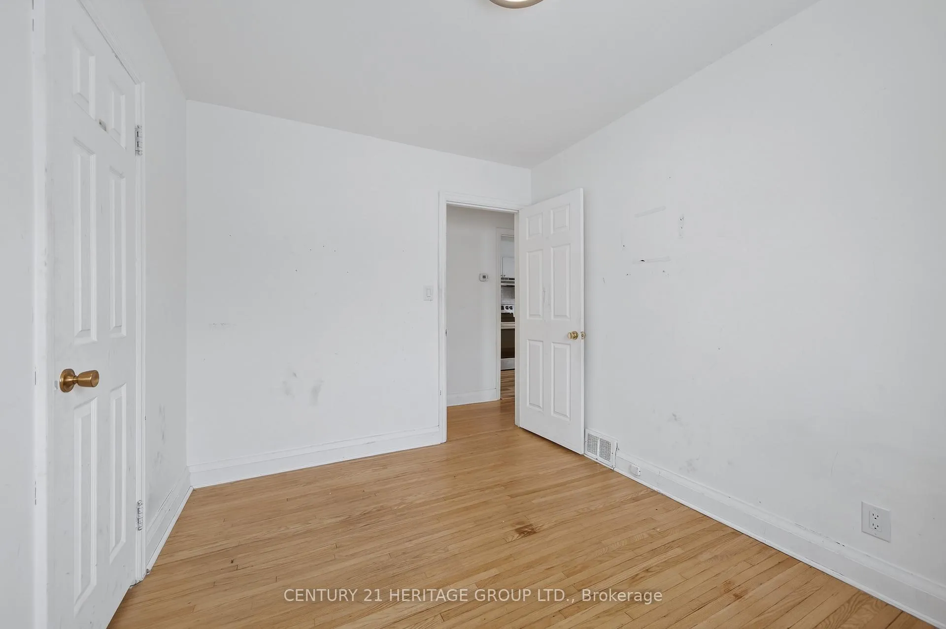 Photo 15 of 35 Argyle Avenue, Orillia — HOMEH