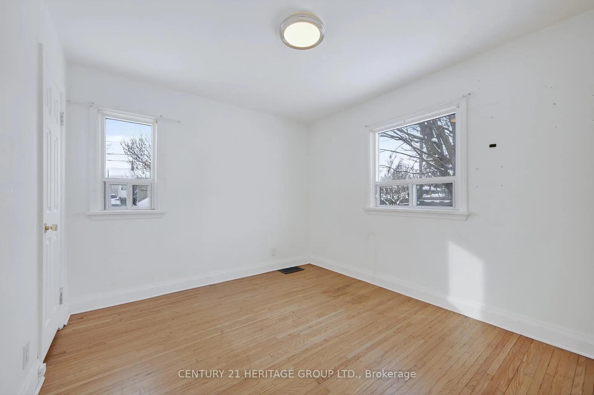Photo 16 of 35 Argyle Avenue, Orillia — HOMEH