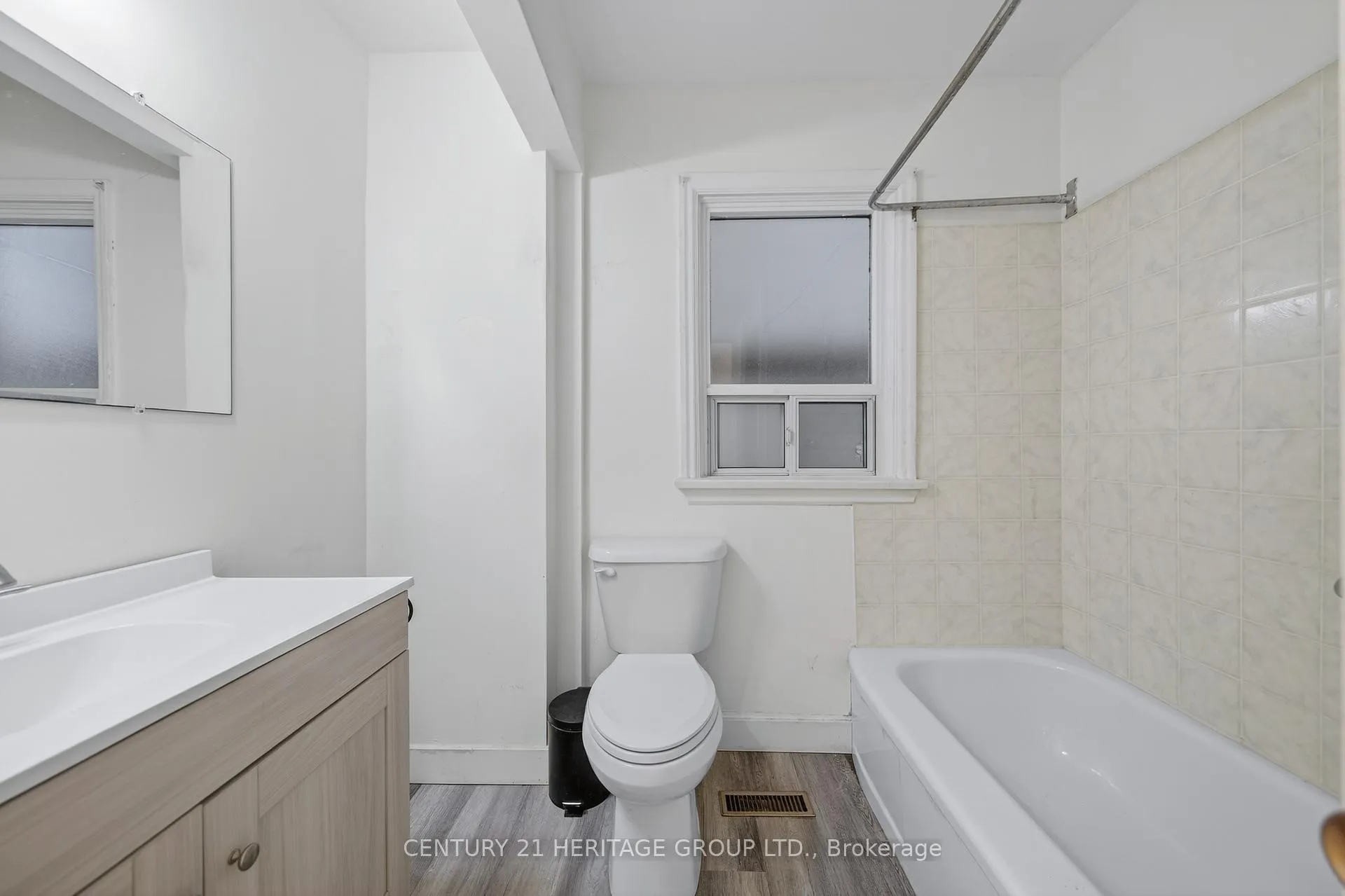 Photo 18 of 35 Argyle Avenue, Orillia — HOMEH