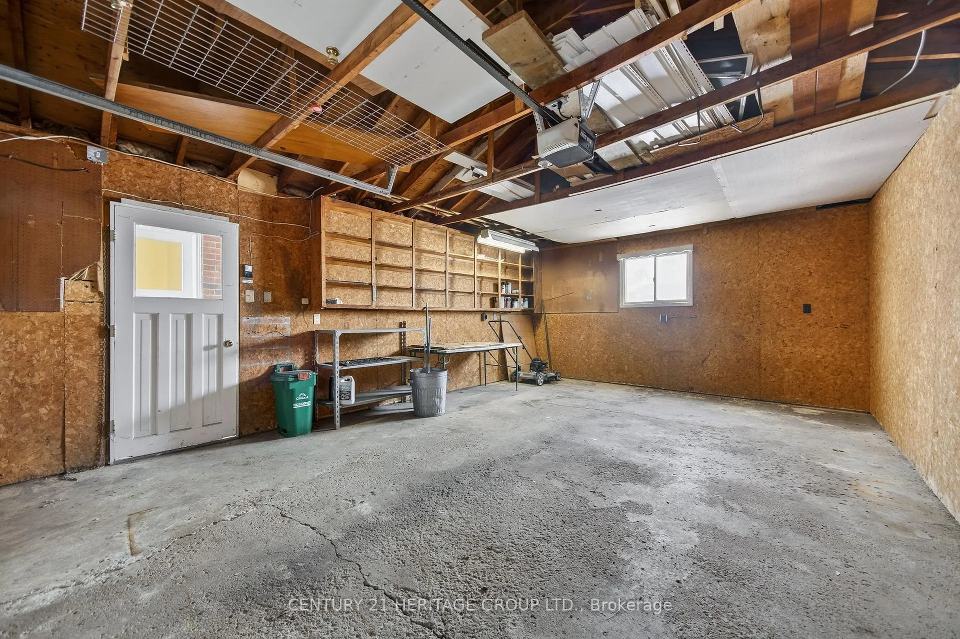 Photo 21 of 35 Argyle Avenue, Orillia — HOMEH