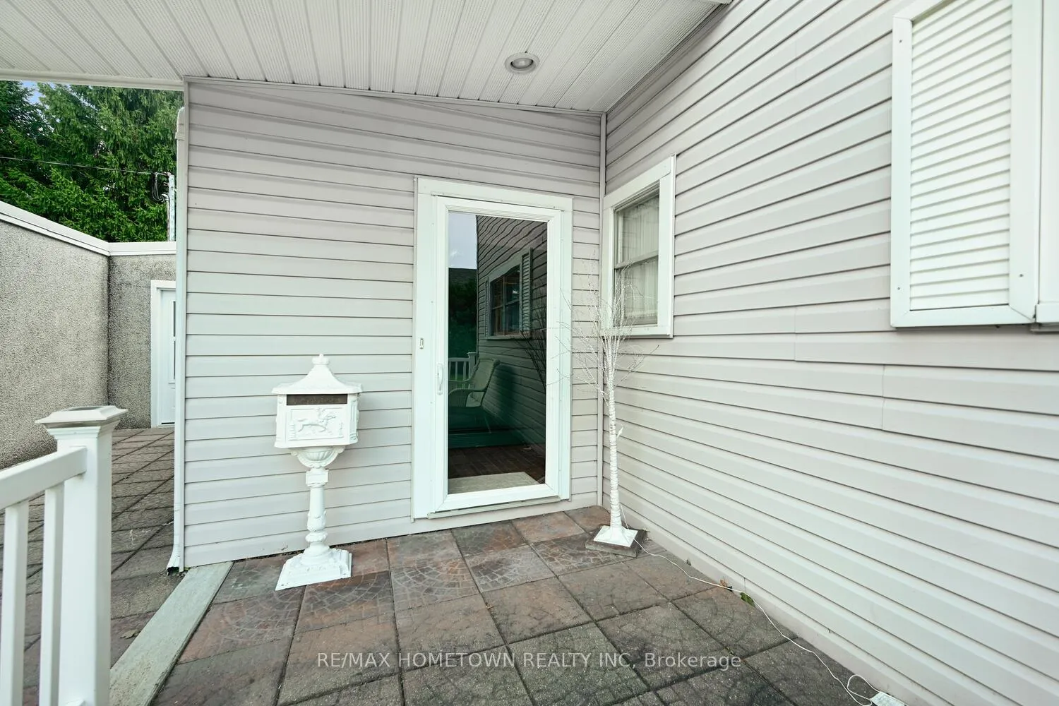 Photo 10 of 401 County Road 2, Edwardsburgh/Cardinal, Town of Cardinal — HOMEH