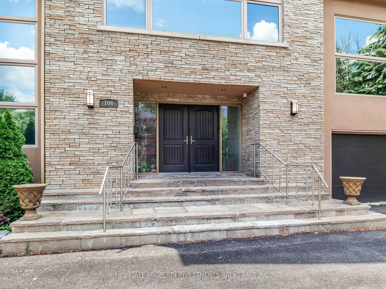 Photo 2 of 106 Brooke Street, Vaughan, Crestwood-Springfarm-Yorkhill — HOMEH