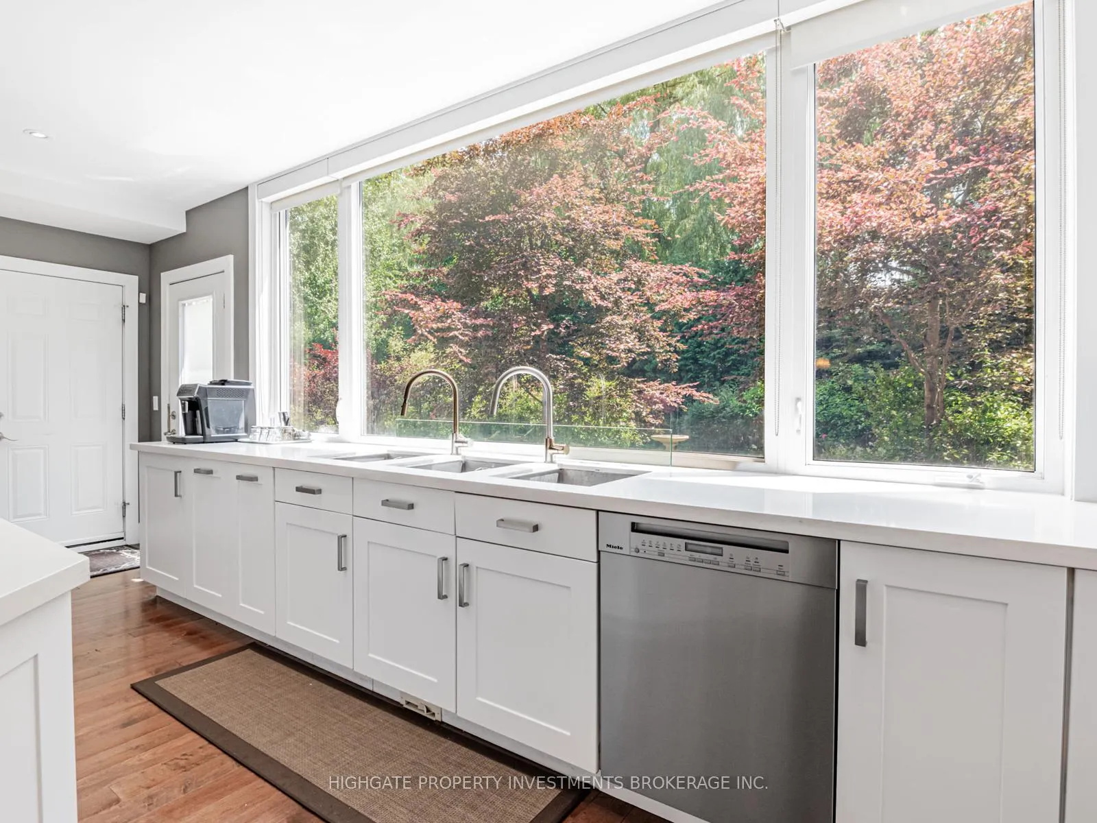 Photo 12 of 106 Brooke Street, Vaughan, Crestwood-Springfarm-Yorkhill — HOMEH