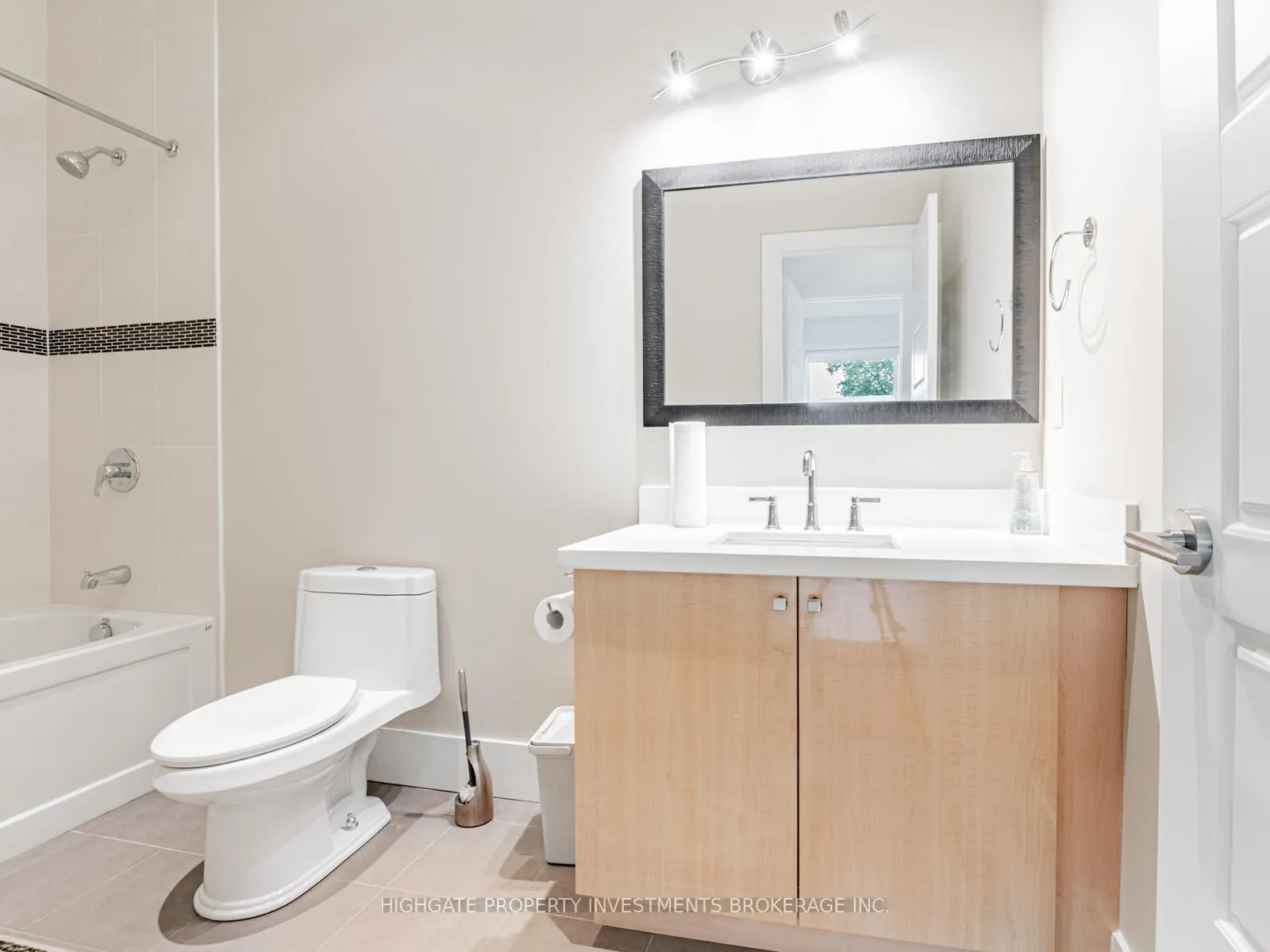 Photo 36 of 106 Brooke Street, Vaughan, Crestwood-Springfarm-Yorkhill — HOMEH