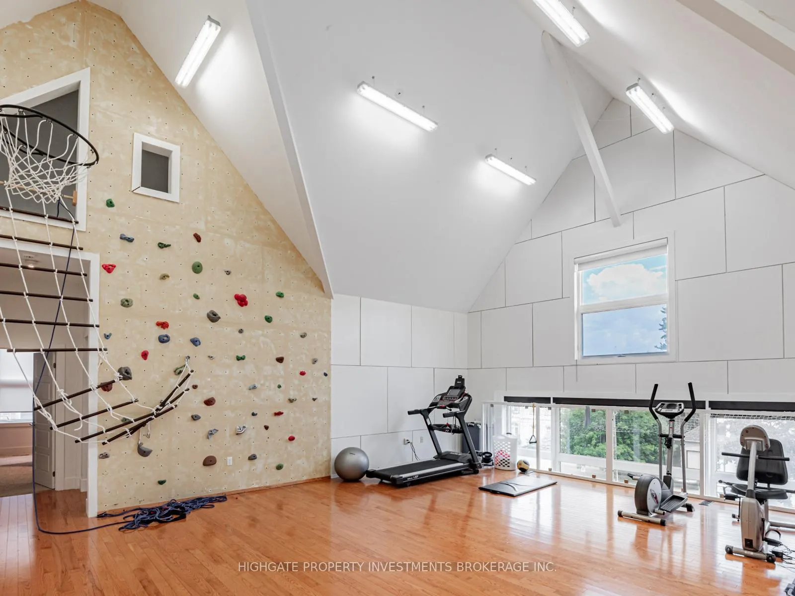 Photo 39 of 106 Brooke Street, Vaughan, Crestwood-Springfarm-Yorkhill — HOMEH